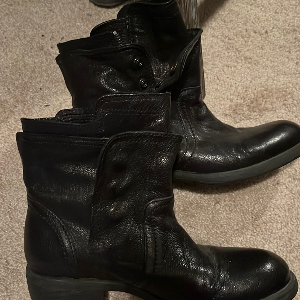 Vera Wang 7.5 Ozita Black Layered Moto Combat Boot